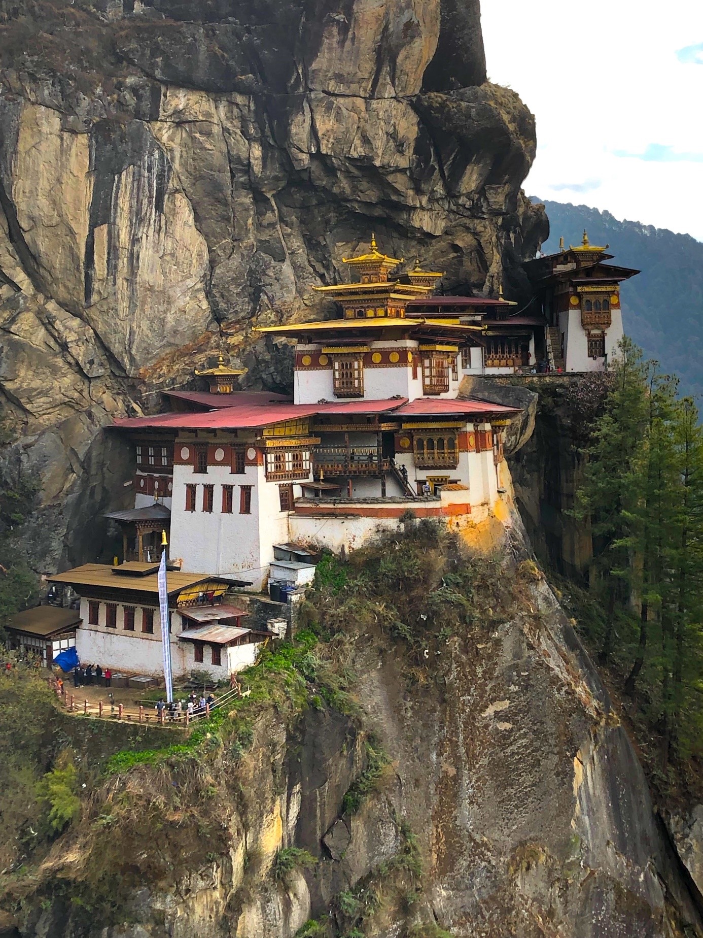 Asiatische Häuser am Berghangn Berg ge