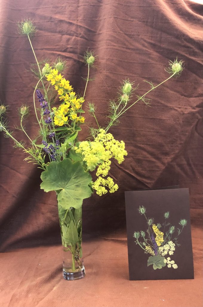 Blumenvase mit Feldblumen